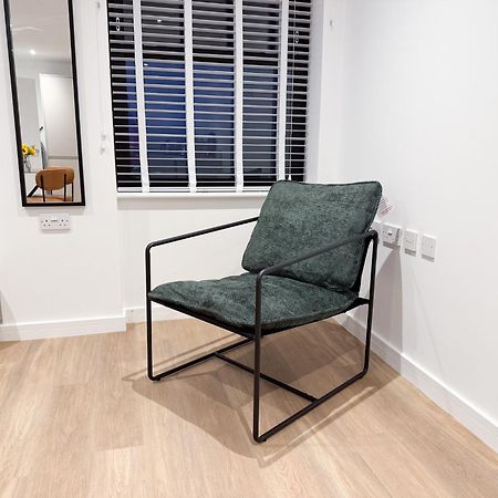 Spacious Modern 1 Bed Apartments In St Neots - Perfect For Contractors & Professionals - Free Parking - Wifi - Fully Equipped Kitchen - Smart Tv Ideal For Work Stays And Long Projects Kültér fotó