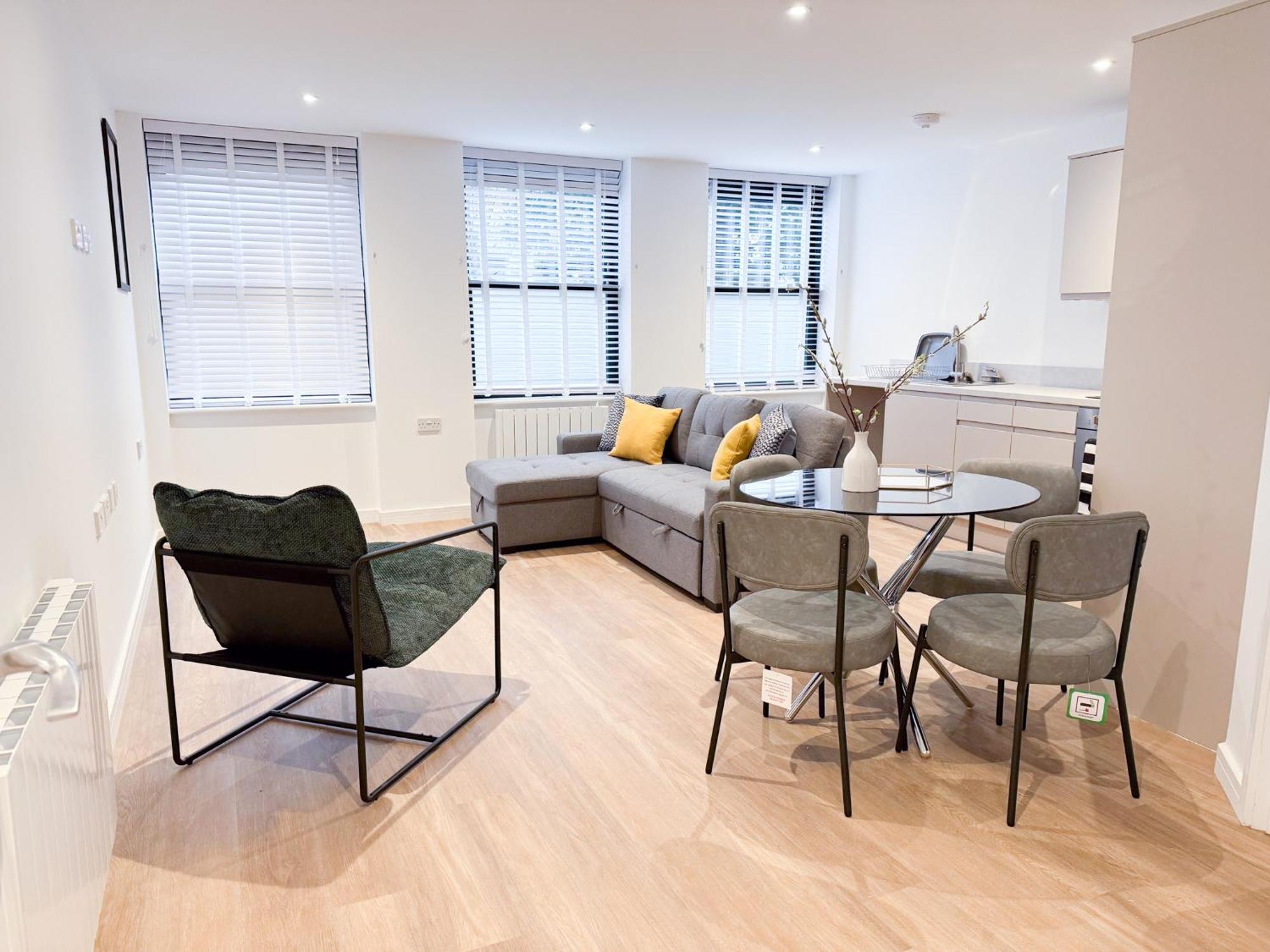 Spacious Modern 1 Bed Apartments In St Neots - Perfect For Contractors & Professionals - Free Parking - Wifi - Fully Equipped Kitchen - Smart Tv Ideal For Work Stays And Long Projects Kültér fotó