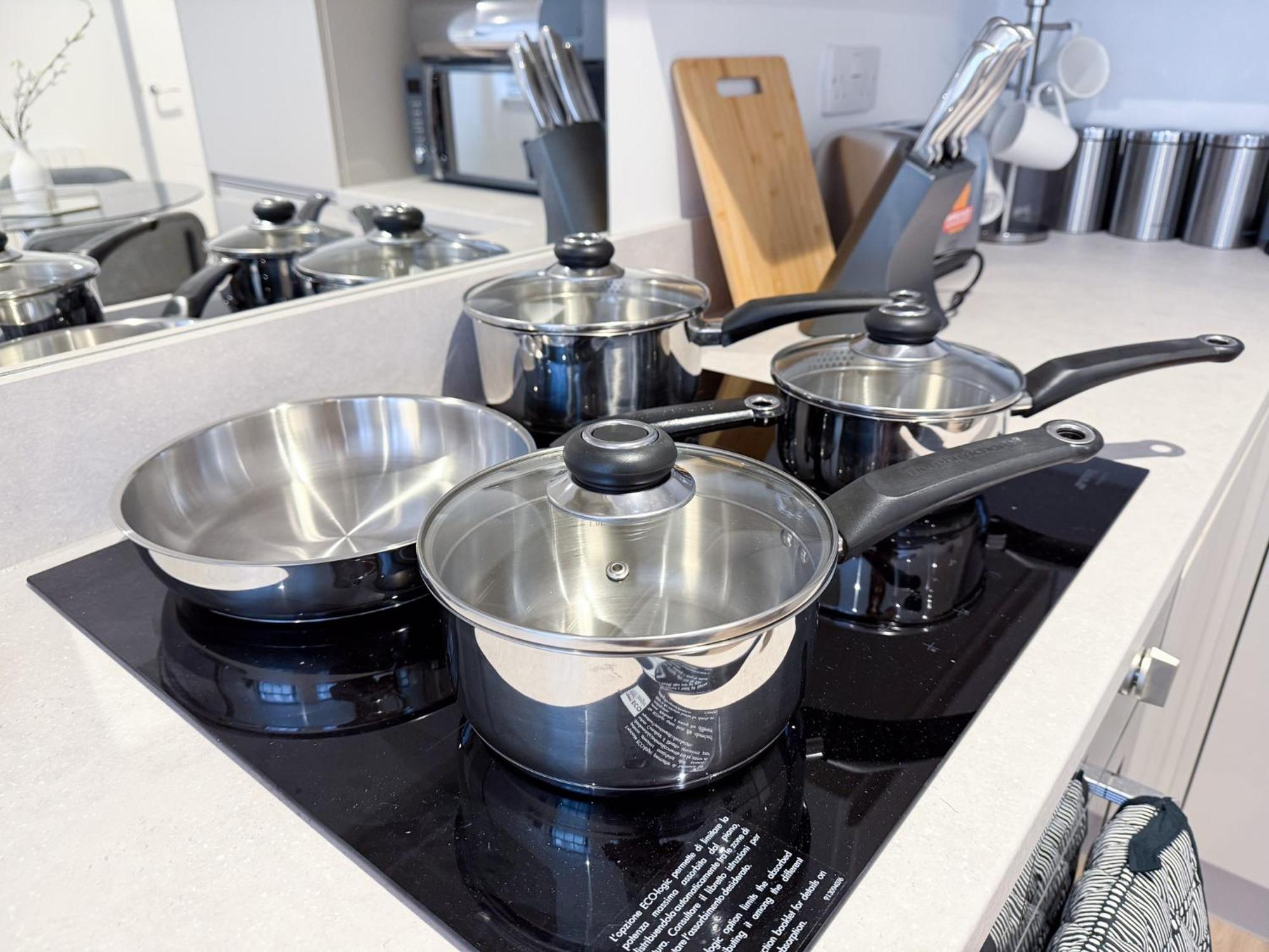 Spacious Modern 1 Bed Apartments In St Neots - Perfect For Contractors & Professionals - Free Parking - Wifi - Fully Equipped Kitchen - Smart Tv Ideal For Work Stays And Long Projects Kültér fotó