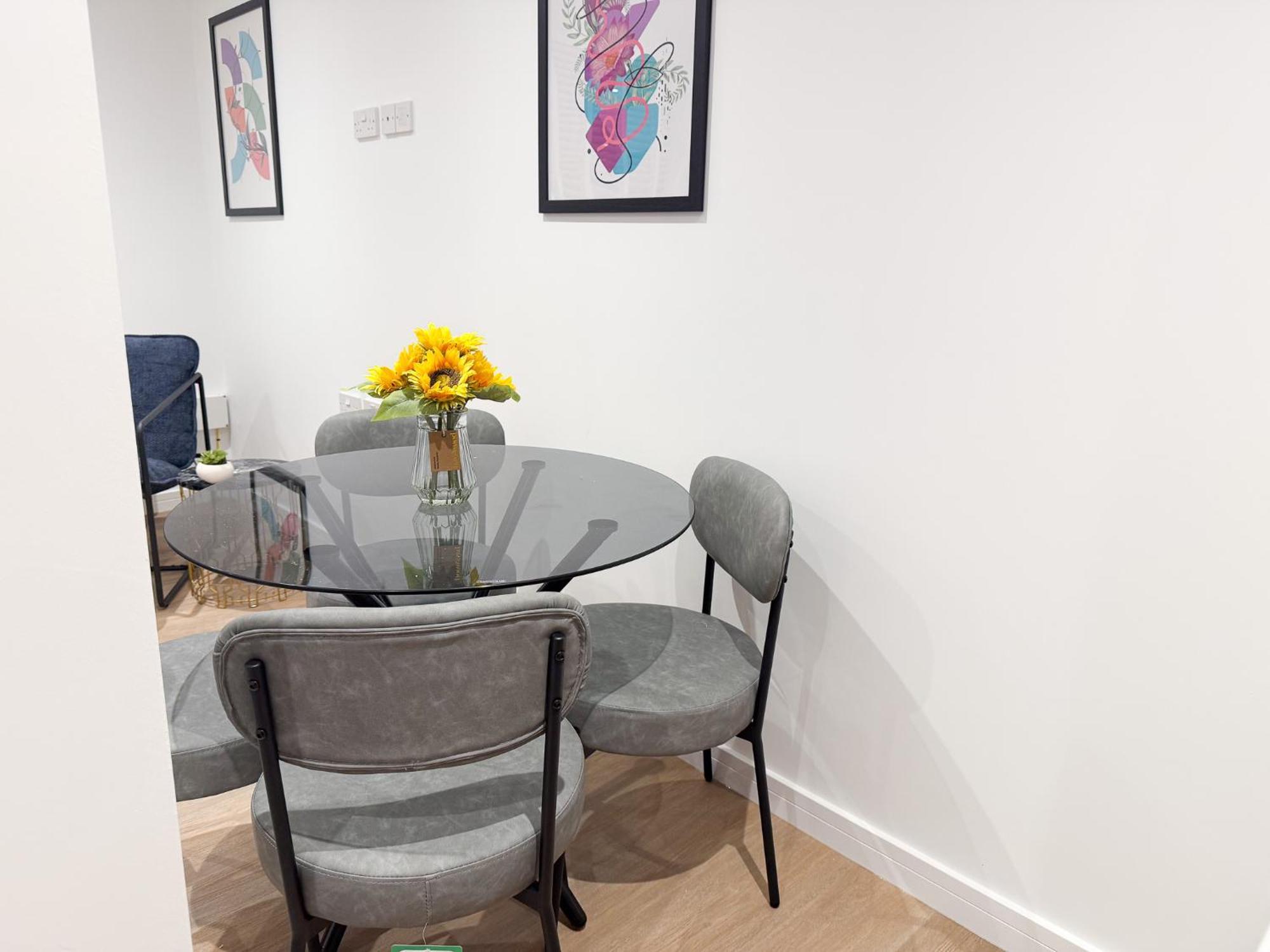 Spacious Modern 1 Bed Apartments In St Neots - Perfect For Contractors & Professionals - Free Parking - Wifi - Fully Equipped Kitchen - Smart Tv Ideal For Work Stays And Long Projects Kültér fotó