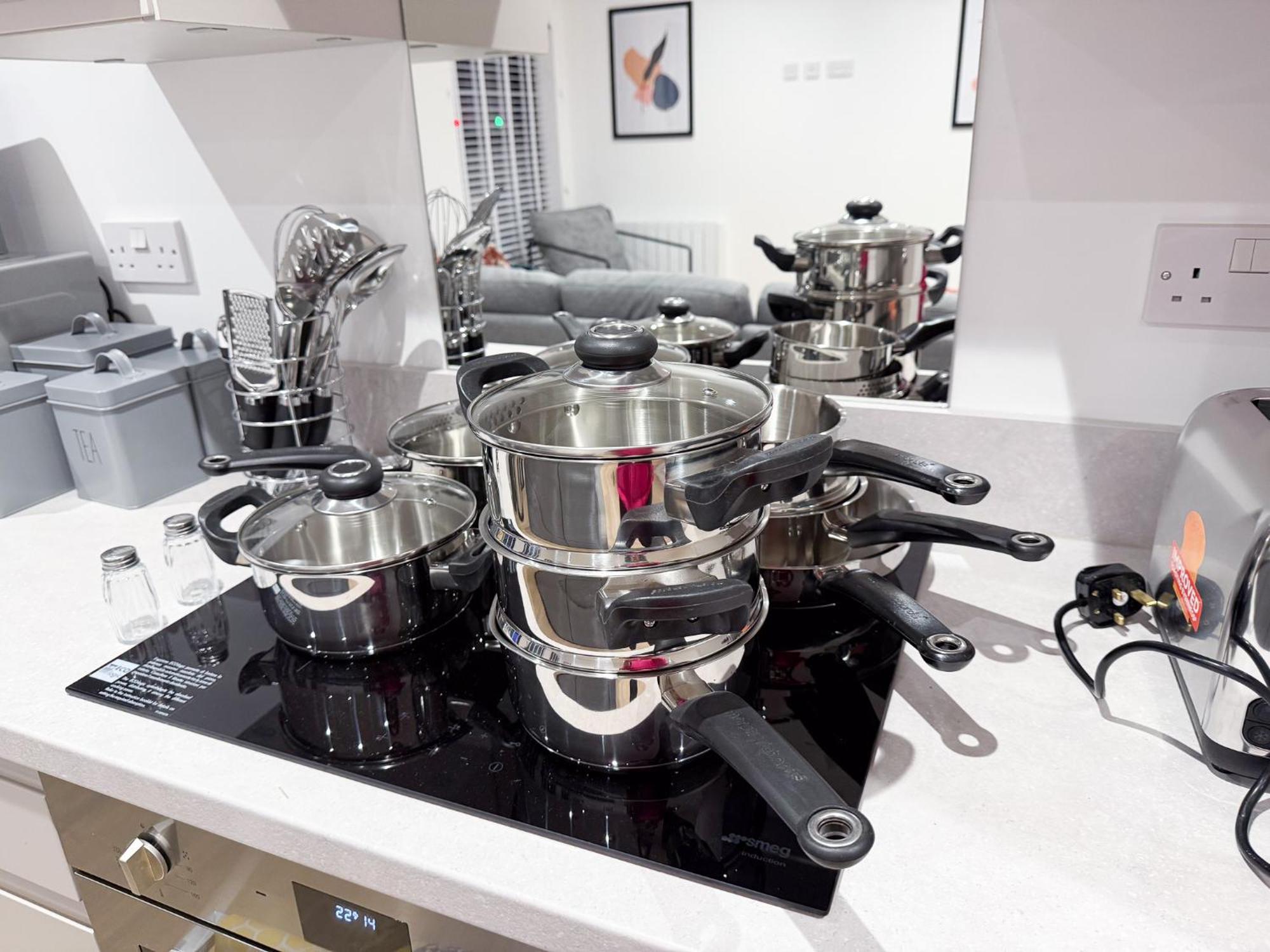 Spacious Modern 1 Bed Apartments In St Neots - Perfect For Contractors & Professionals - Free Parking - Wifi - Fully Equipped Kitchen - Smart Tv Ideal For Work Stays And Long Projects Kültér fotó