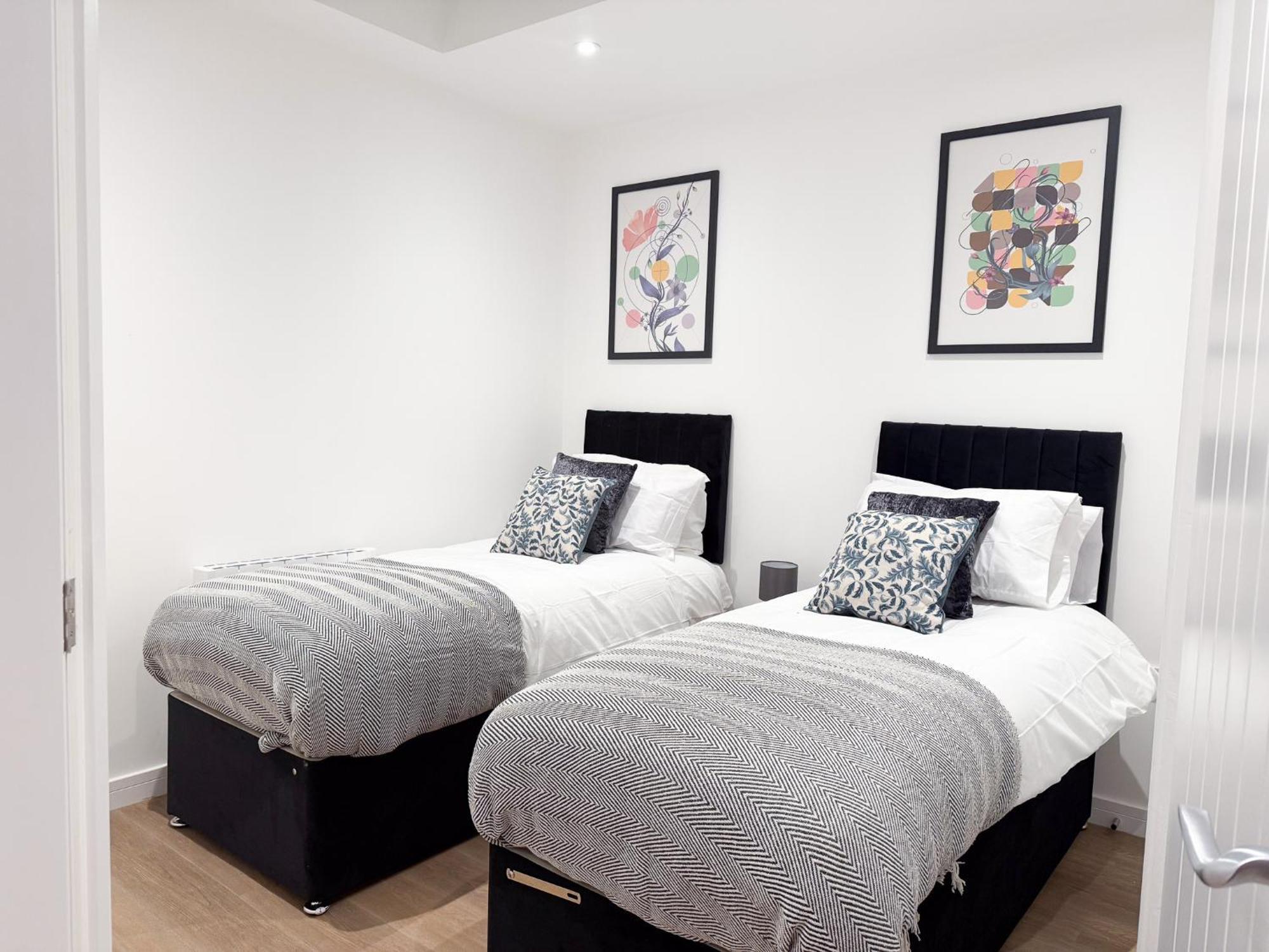 Spacious Modern 1 Bed Apartments In St Neots - Perfect For Contractors & Professionals - Free Parking - Wifi - Fully Equipped Kitchen - Smart Tv Ideal For Work Stays And Long Projects Kültér fotó
