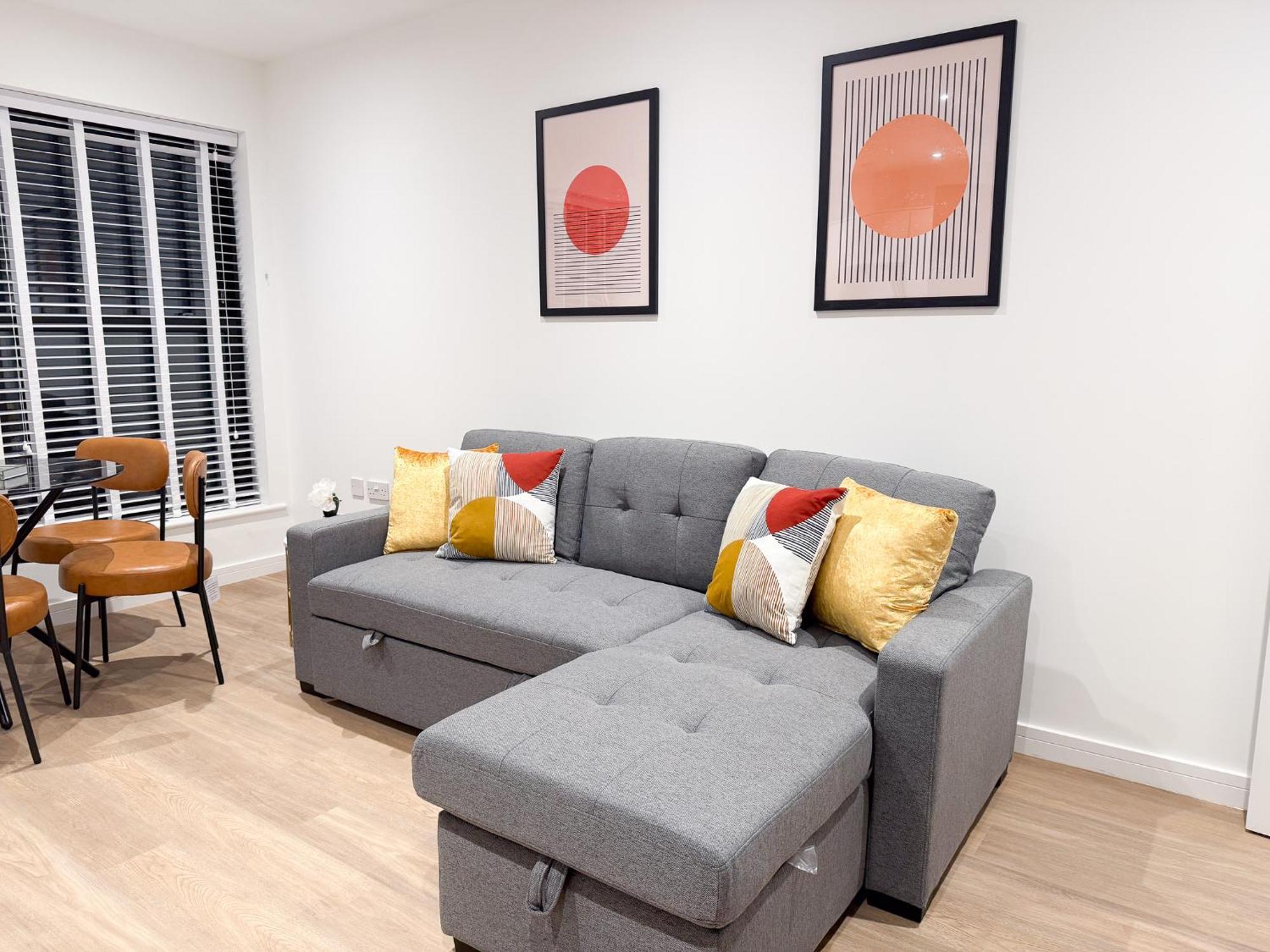 Spacious Modern 1 Bed Apartments In St Neots - Perfect For Contractors & Professionals - Free Parking - Wifi - Fully Equipped Kitchen - Smart Tv Ideal For Work Stays And Long Projects Kültér fotó