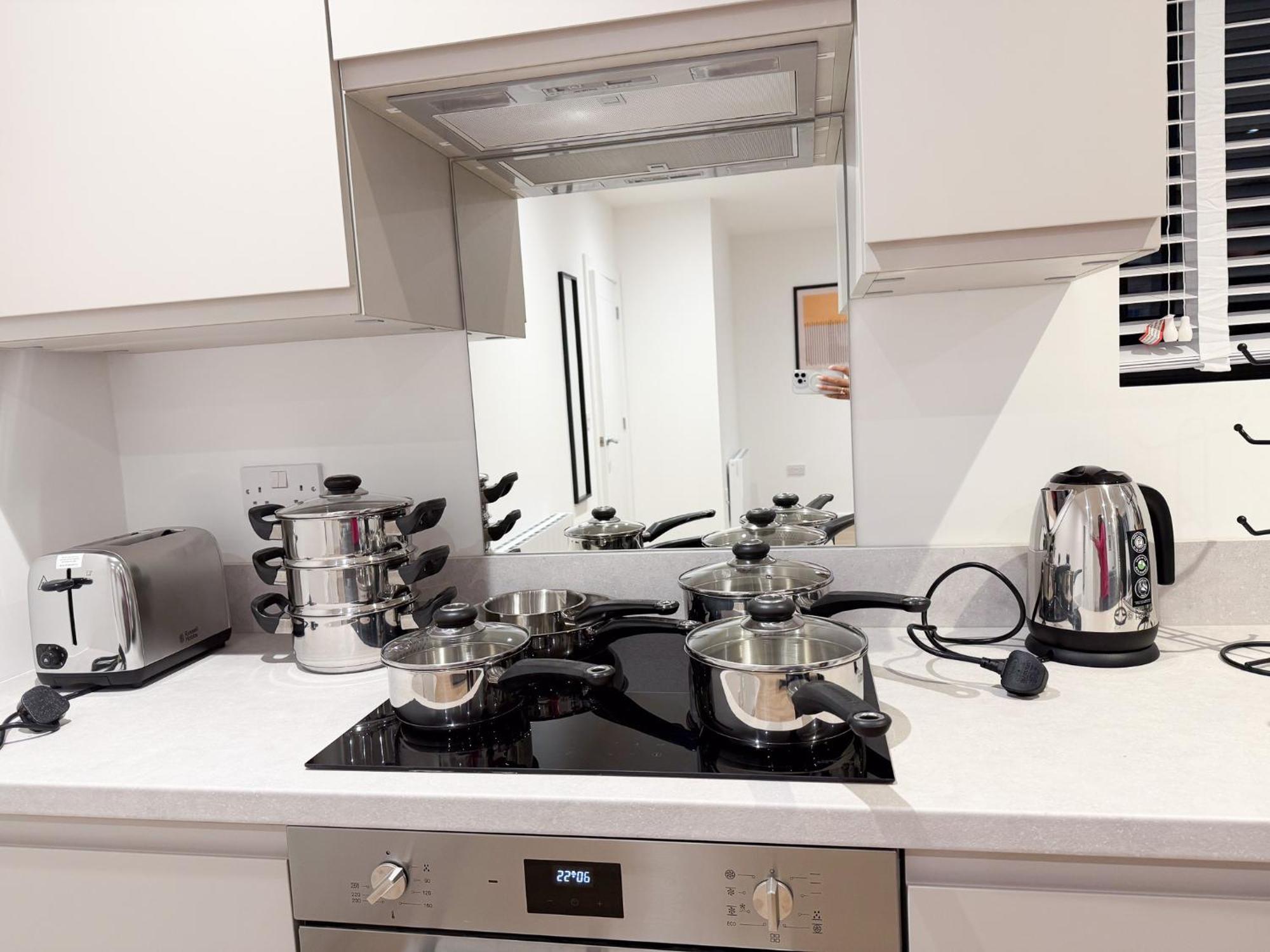 Spacious Modern 1 Bed Apartments In St Neots - Perfect For Contractors & Professionals - Free Parking - Wifi - Fully Equipped Kitchen - Smart Tv Ideal For Work Stays And Long Projects Kültér fotó