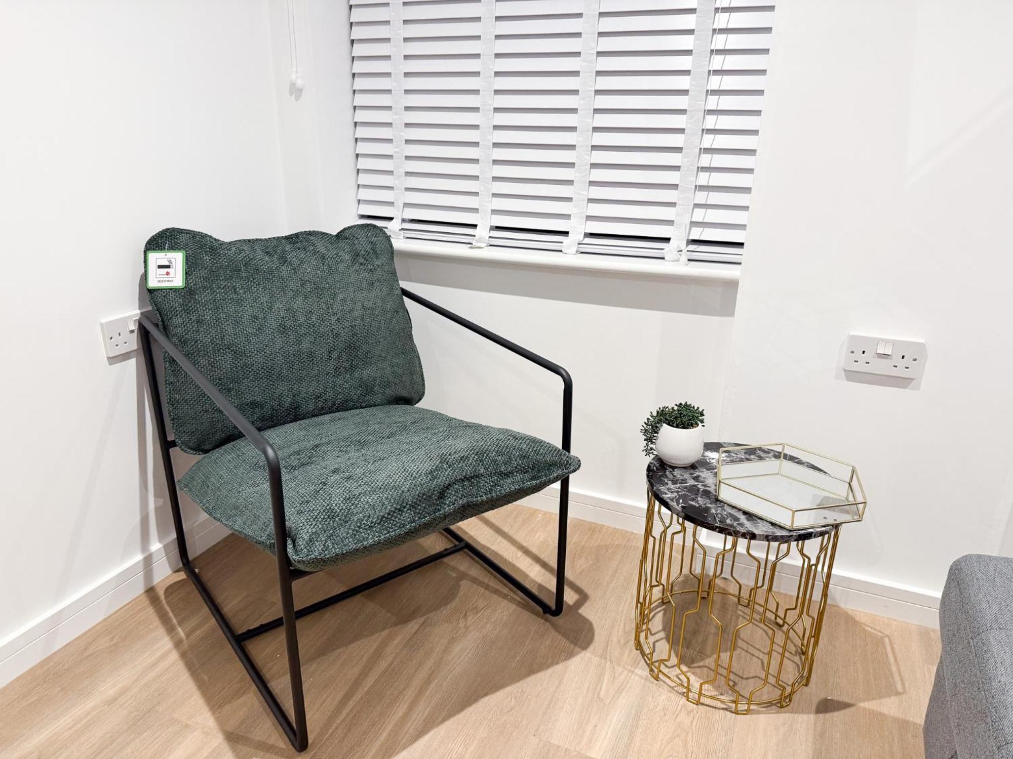 Spacious Modern 1 Bed Apartments In St Neots - Perfect For Contractors & Professionals - Free Parking - Wifi - Fully Equipped Kitchen - Smart Tv Ideal For Work Stays And Long Projects Kültér fotó