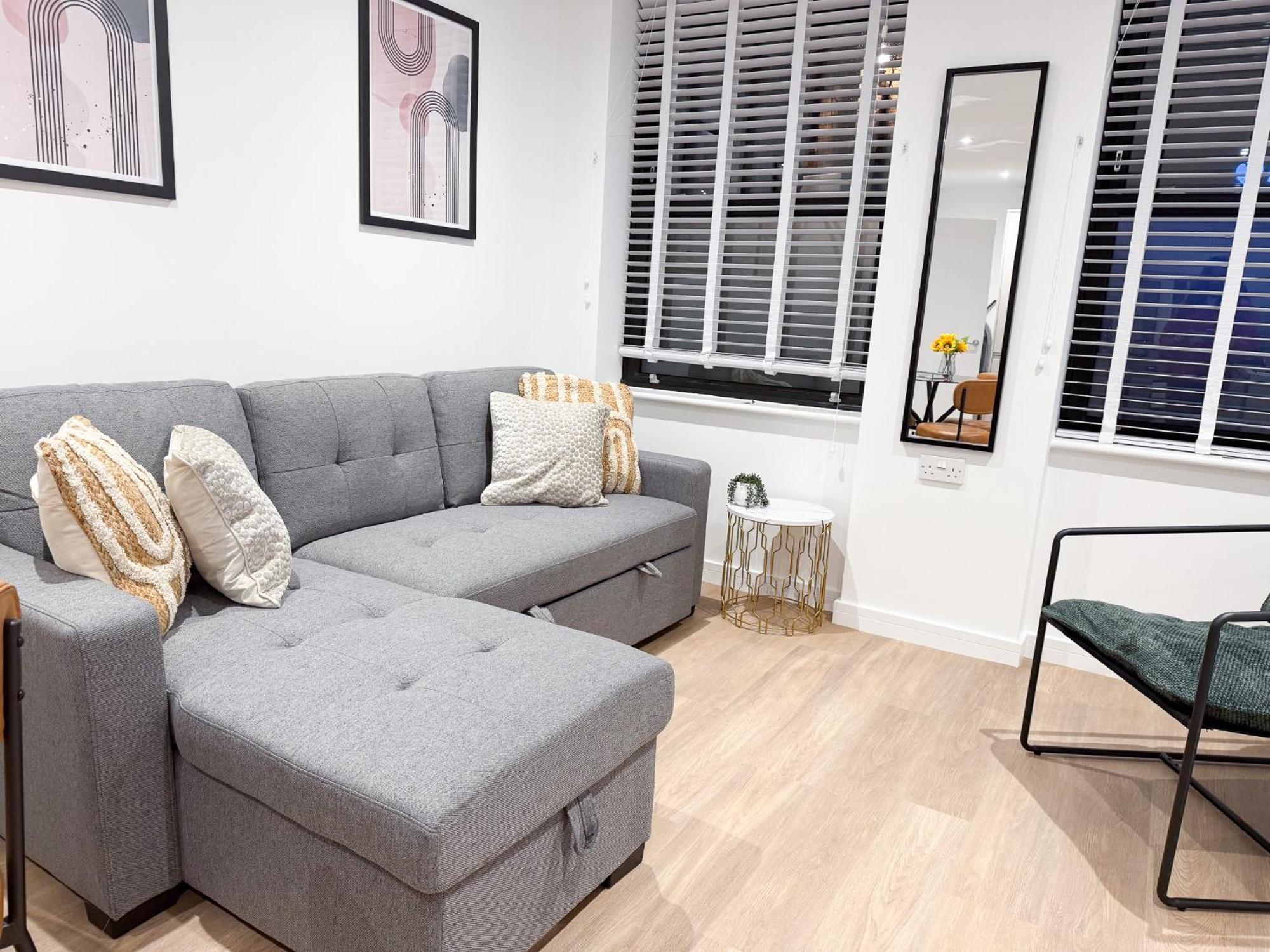 Spacious Modern 1 Bed Apartments In St Neots - Perfect For Contractors & Professionals - Free Parking - Wifi - Fully Equipped Kitchen - Smart Tv Ideal For Work Stays And Long Projects Kültér fotó
