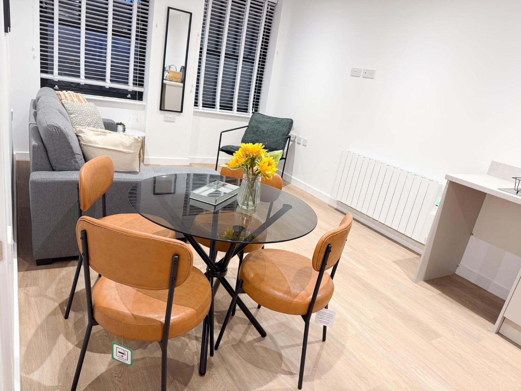 Spacious Modern 1 Bed Apartments In St Neots - Perfect For Contractors & Professionals - Free Parking - Wifi - Fully Equipped Kitchen - Smart Tv Ideal For Work Stays And Long Projects Kültér fotó